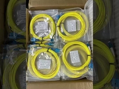 Colete amarelo E2000 Cordão de remendo Fibra óptica APC Conector de tampa de metal SM DX PVC Interior