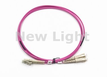 LC UPC a PVC de fibra ótica OM4 50 multimodos do duplex 2.0mm do cabo de remendo do SC UPC/125