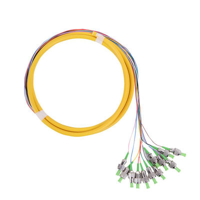 ST APC Connector Pigtail de fibra óptica com perda de inserção de 0,3 dB e tubo ligado a 12 núcleos